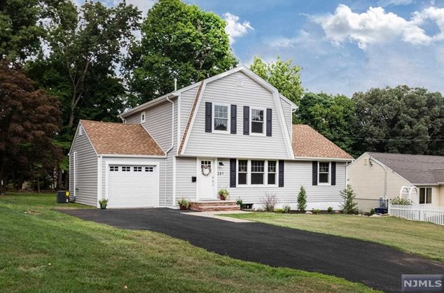 261 Vitmar Pl, Park Ridge NJ  07656-2406 exterior