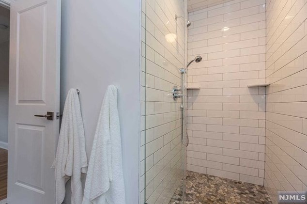 261 Vitmar Pl, Park Ridge NJ  07656-2406 exterior