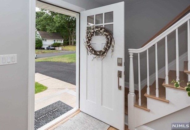 261 Vitmar Pl, Park Ridge NJ  07656-2406 exterior