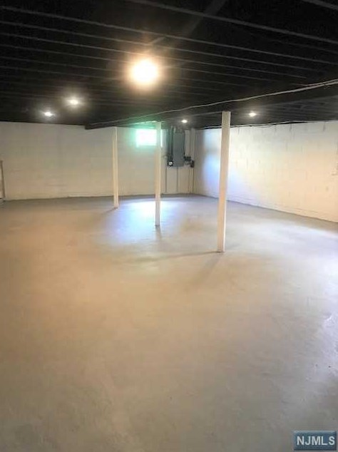 261 Vitmar Pl, Park Ridge NJ  07656-2406 exterior