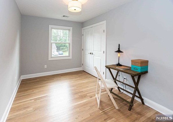 261 Vitmar Pl, Park Ridge NJ  07656-2406 exterior