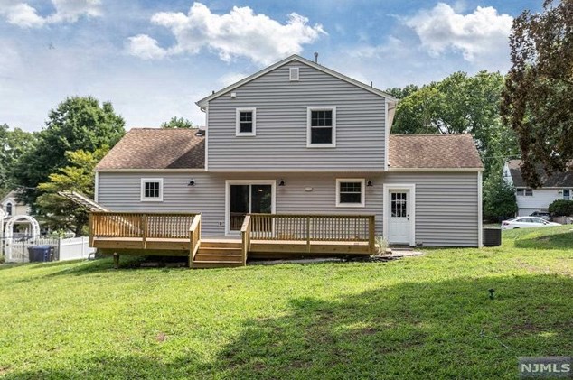 261 Vitmar Pl, Park Ridge NJ  07656-2406 exterior