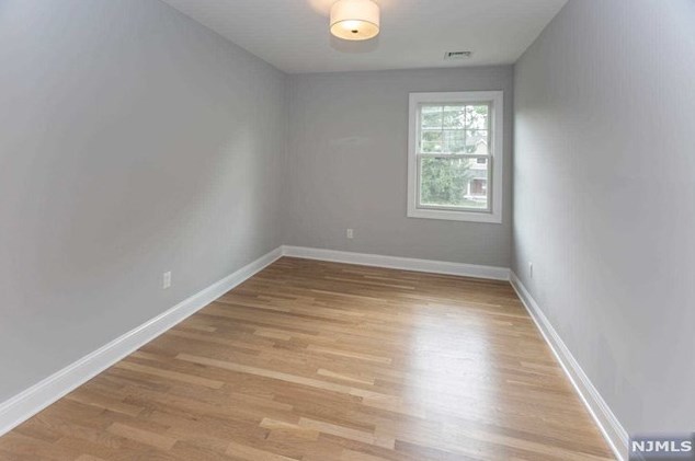 261 Vitmar Pl, Park Ridge NJ  07656-2406 exterior