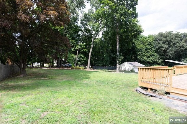 261 Vitmar Pl, Park Ridge NJ  07656-2406 exterior