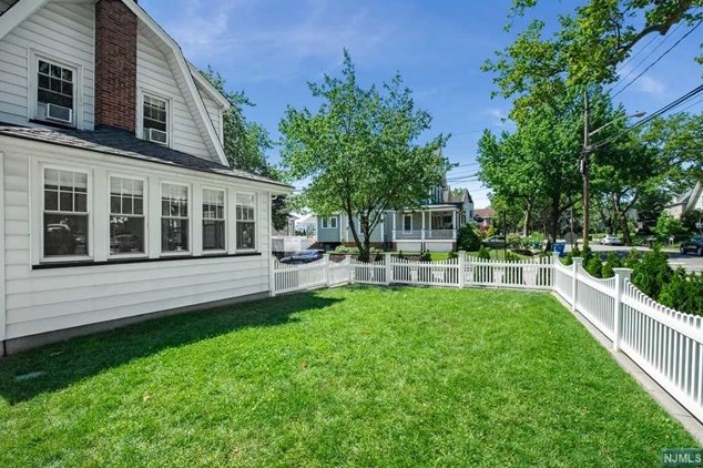 33 Garfield Pl, Rutherford NJ  07070-2455 exterior