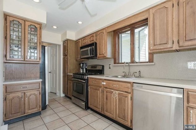 33 Garfield Pl, Rutherford NJ  07070-2455 exterior