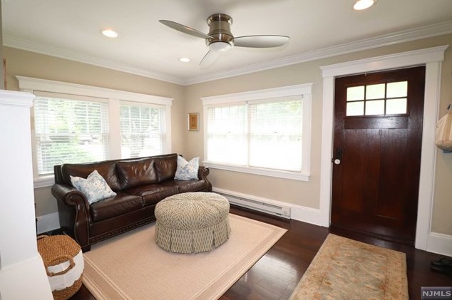 25 Rodney St, Ridgewood, NJ 07452