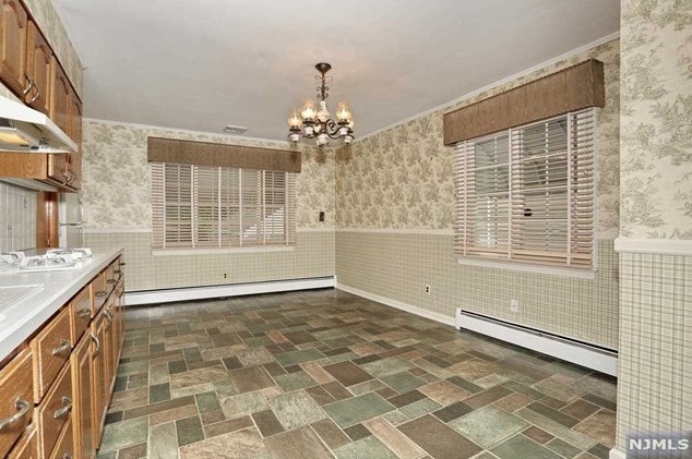 42 Washington Ave, Elmwood Park NJ  07407-2804 exterior