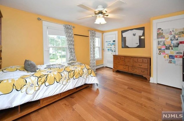 160 Washington Ave, Hillsdale NJ  07642-2818 exterior