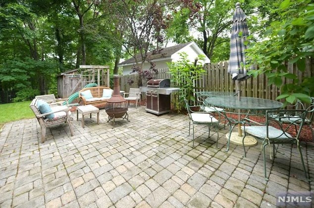 160 Washington Ave, Hillsdale NJ  07642-2818 exterior