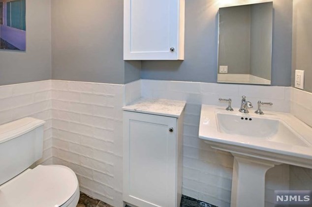 160 Washington Ave, Hillsdale NJ  07642-2818 exterior