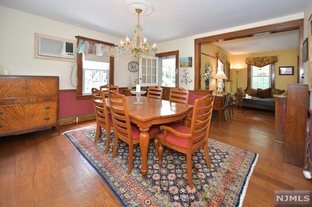 160 Washington Ave, Hillsdale NJ  07642-2818 exterior