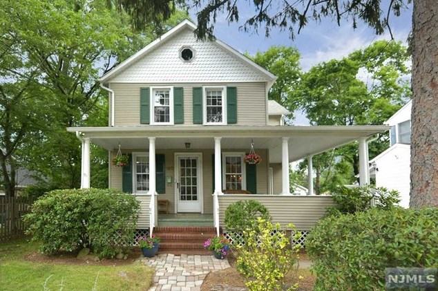 160 Washington Ave, Hillsdale NJ  07642-2818 exterior