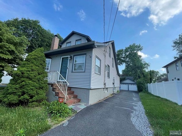 8 Lindley Ave, Tenafly NJ  07670-2817 exterior