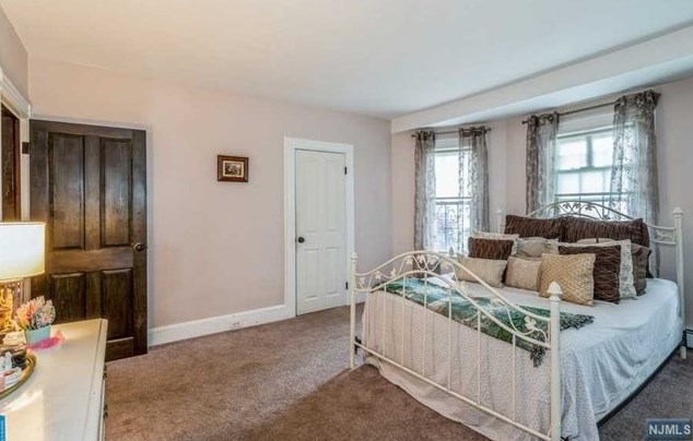 69 Central Ave, Hillsdale NJ  07642-2113 exterior