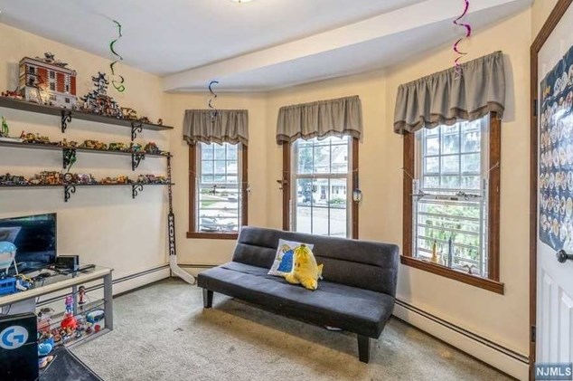 69 Central Ave, Hillsdale NJ  07642-2113 exterior