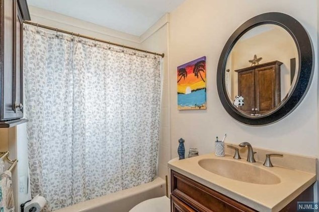 69 Central Ave, Hillsdale NJ  07642-2113 exterior