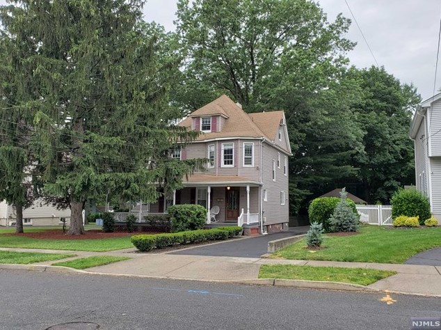 69 Central Ave, Hillsdale NJ  07642-2113 exterior