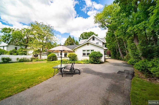 228 Tenafly Rd, Tenafly NJ  07670-2528 exterior