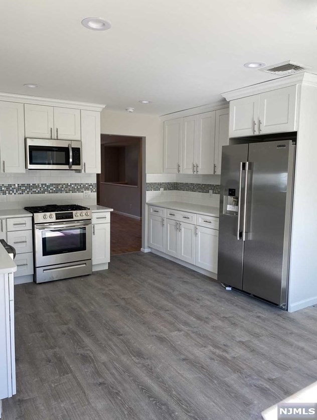 230 7th St, Palisades Park NJ  07650-2016 exterior