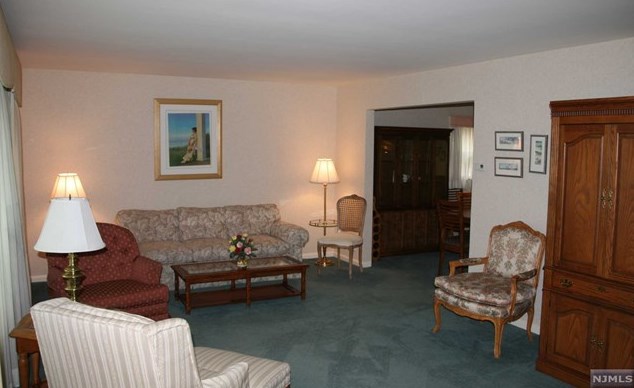 270 Glen Ave, Dumont, NJ 07628