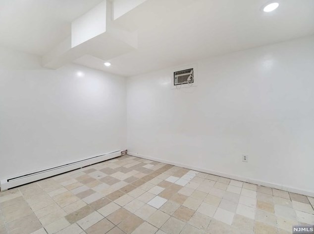 382 Columbia St, Orange NJ  07050-2601 exterior