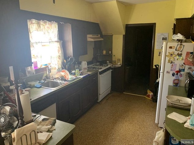 36 Marshall Ave, Little Ferry NJ 07643-1822 exterior