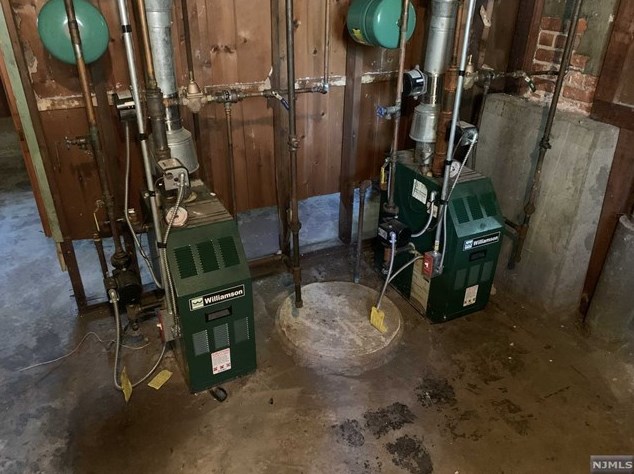 36 Marshall Ave, Little Ferry NJ 07643-1822 exterior