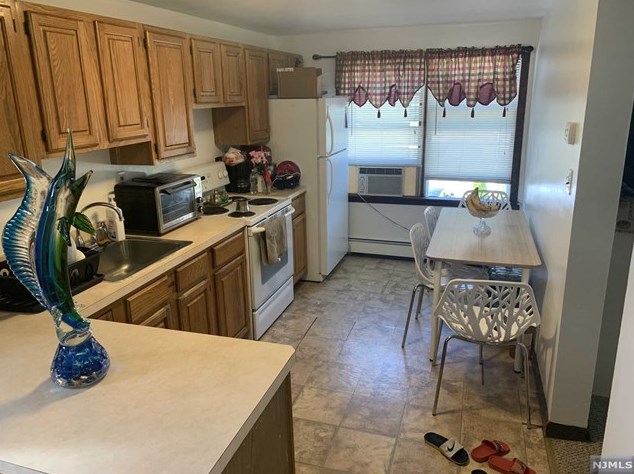 36 Marshall Ave, Little Ferry NJ 07643-1822 exterior