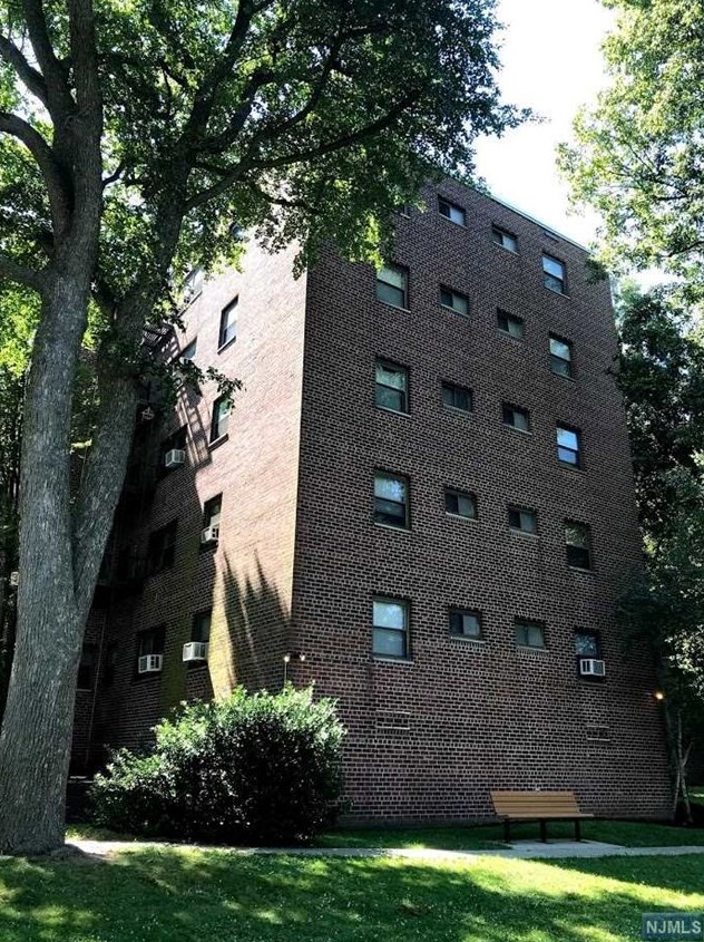 3051 Edwin Ave, West Fort Lee NJ  07024-3662 exterior