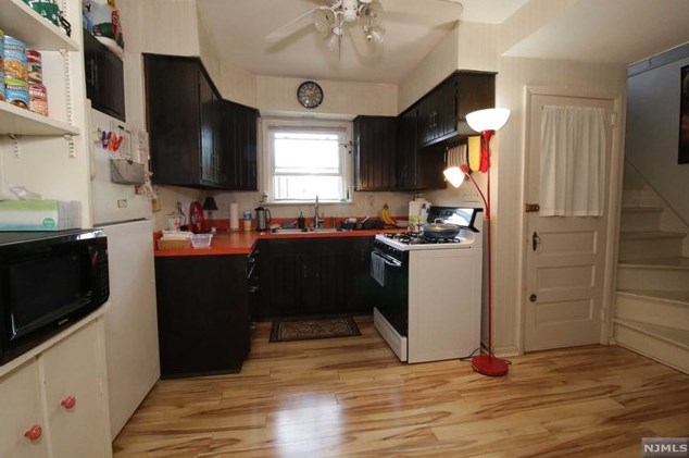 48 Pierce Ave, Midland Pk NJ 07432-1824 exterior