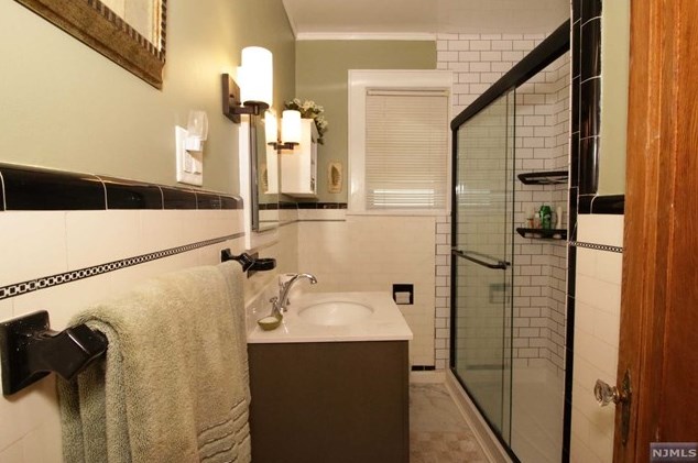 48 Pierce Ave, Midland Pk NJ 07432-1824 exterior