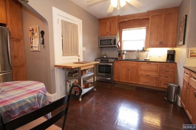 48 Pierce Ave, Midland Pk NJ 07432-1824 exterior