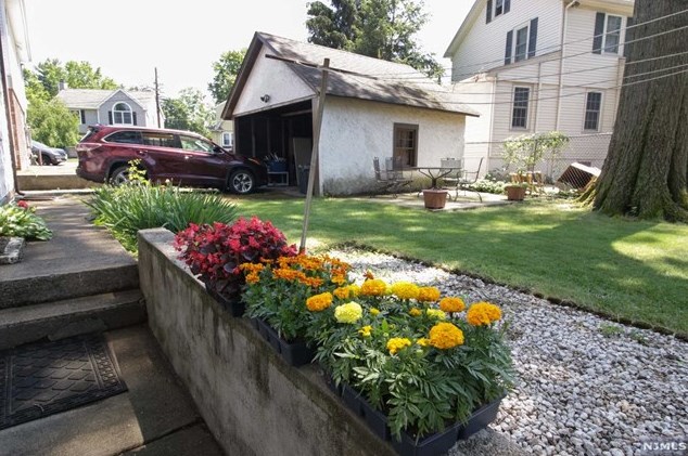 48 Pierce Ave, Midland Pk NJ 07432-1824 exterior