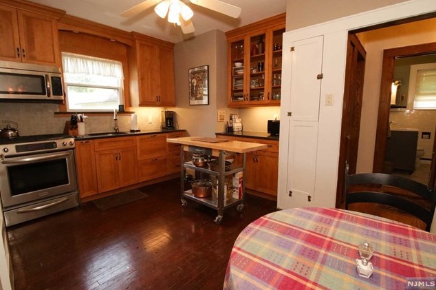 48 Pierce Ave, Midland Pk NJ 07432-1824 exterior