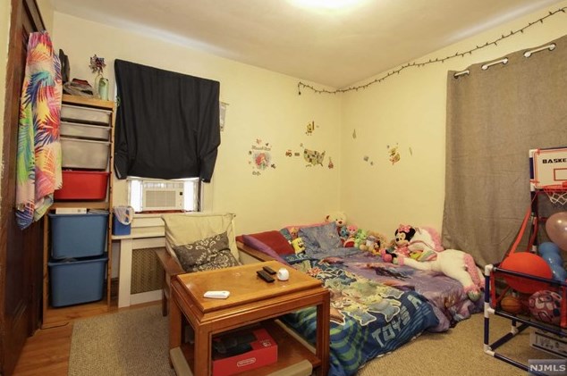 48 Pierce Ave, Midland Pk NJ 07432-1824 exterior