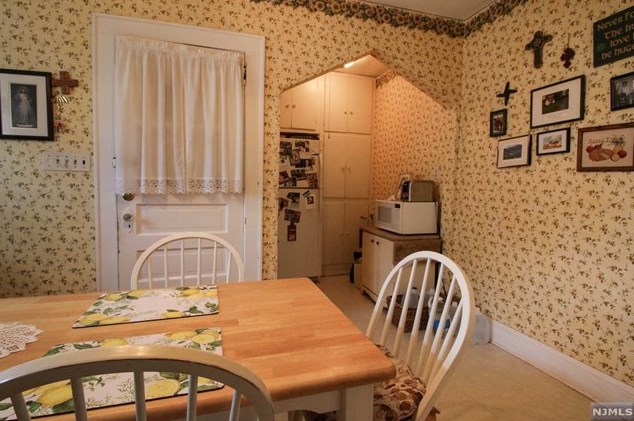 48 Pierce Ave, Midland Pk NJ 07432-1824 exterior