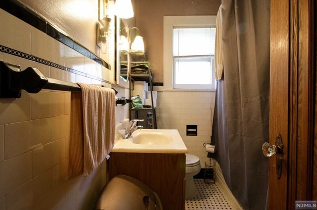 48 Pierce Ave, Midland Pk NJ 07432-1824 exterior