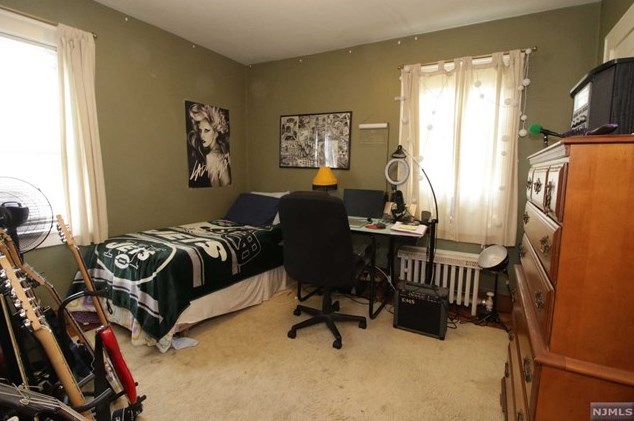 48 Pierce Ave, Midland Pk NJ 07432-1824 exterior