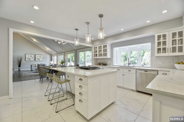 16 Greenbrook Rd, West Caldwell NJ  07006-4320 exterior