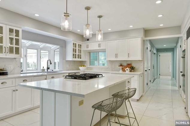 16 Greenbrook Rd, West Caldwell NJ  07006-4320 exterior