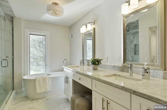 16 Greenbrook Rd, West Caldwell NJ  07006-4320 exterior