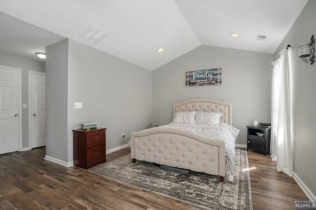 55 Mountainside Dr, Pompton Lakes NJ  07442-1763 exterior