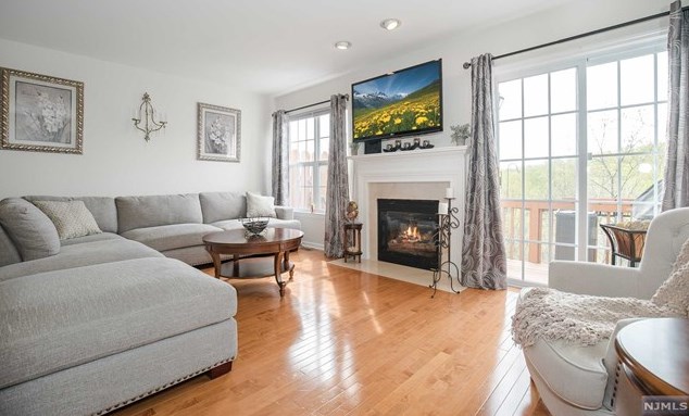 55 Mountainside Dr, Pompton Lakes NJ  07442-1763 exterior