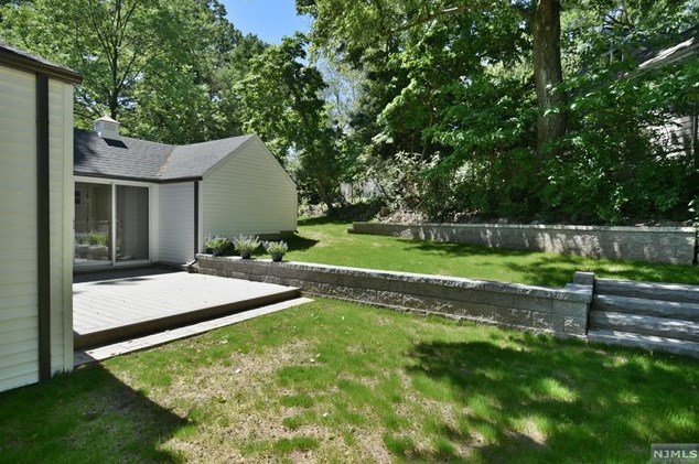 411 Sicomac Ave, Wyckoff NJ  07481-1716 exterior