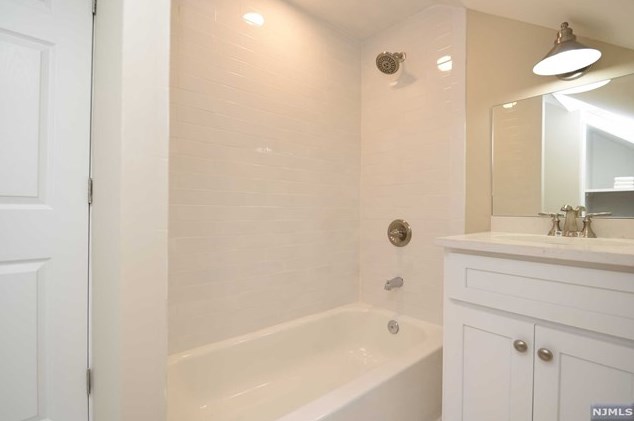 411 Sicomac Ave, Wyckoff NJ  07481-1716 exterior