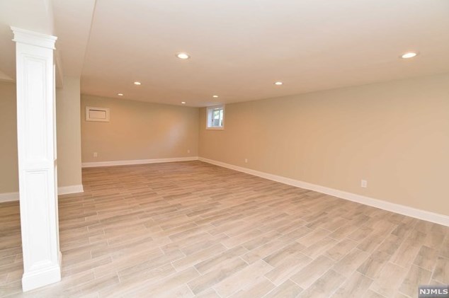 411 Sicomac Ave, Wyckoff NJ  07481-1716 exterior