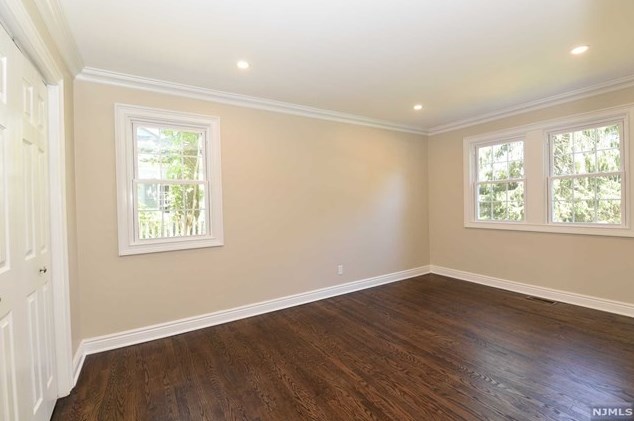 411 Sicomac Ave, Wyckoff NJ  07481-1716 exterior