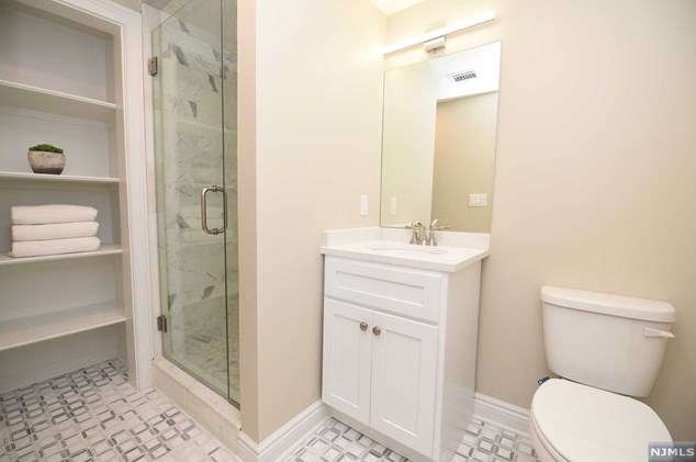 411 Sicomac Ave, Wyckoff NJ  07481-1716 exterior