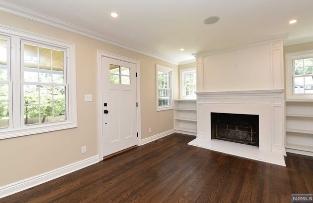 411 Sicomac Ave, Wyckoff NJ  07481-1716 exterior